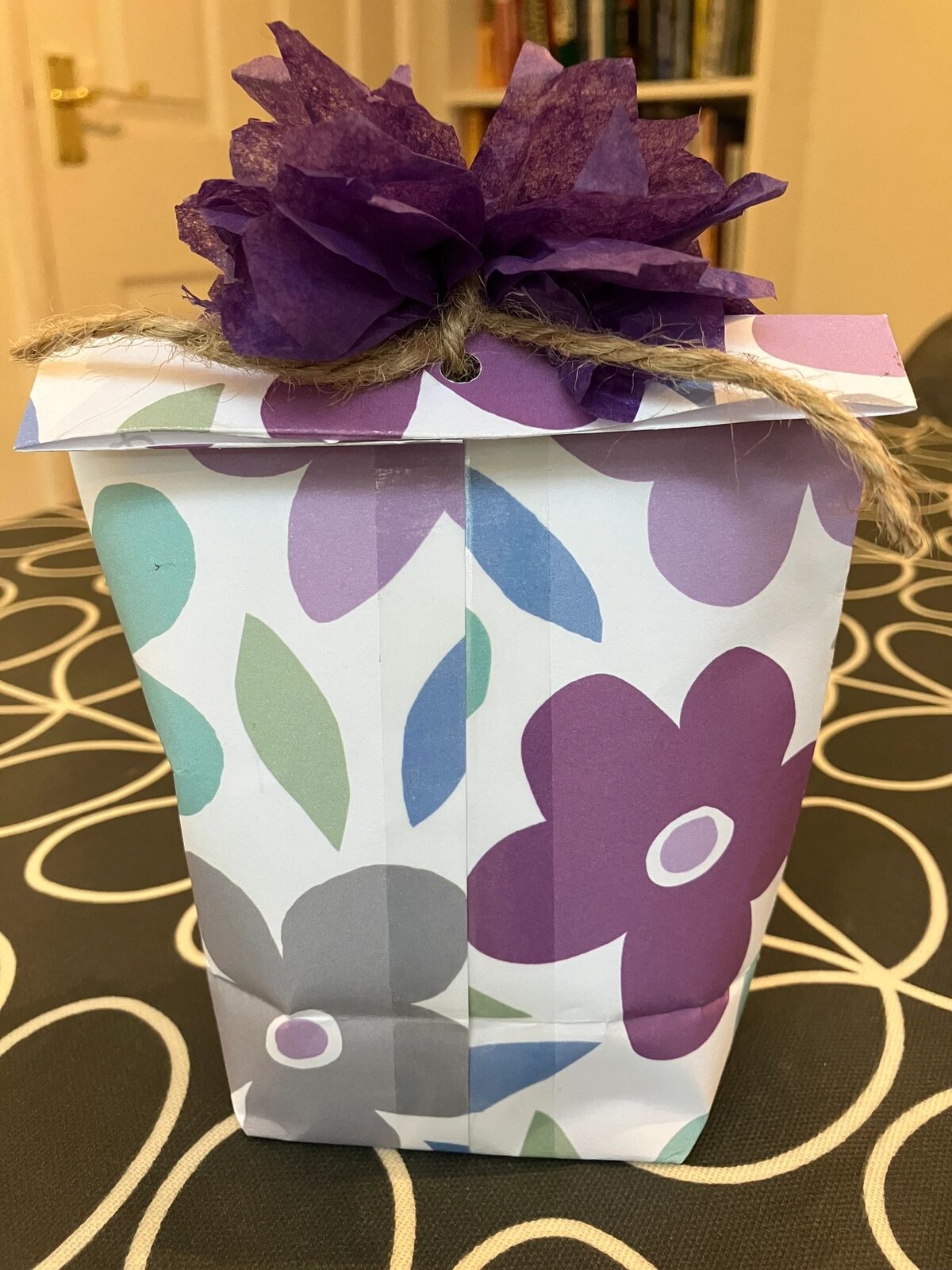 Festive giftwrapping bag